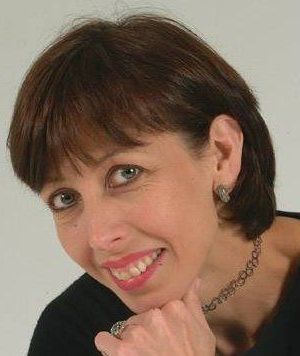 Bee Hellerle (Marketing)